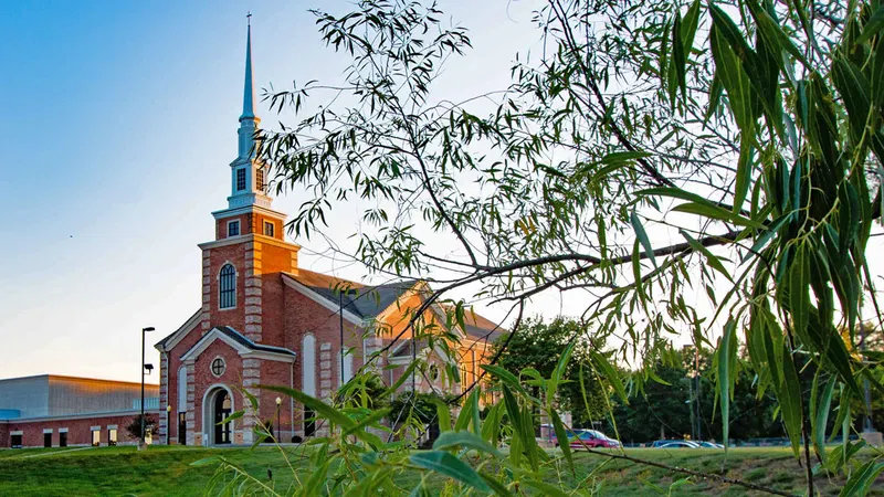 Redeemer Presbyterian Church, Overland Park